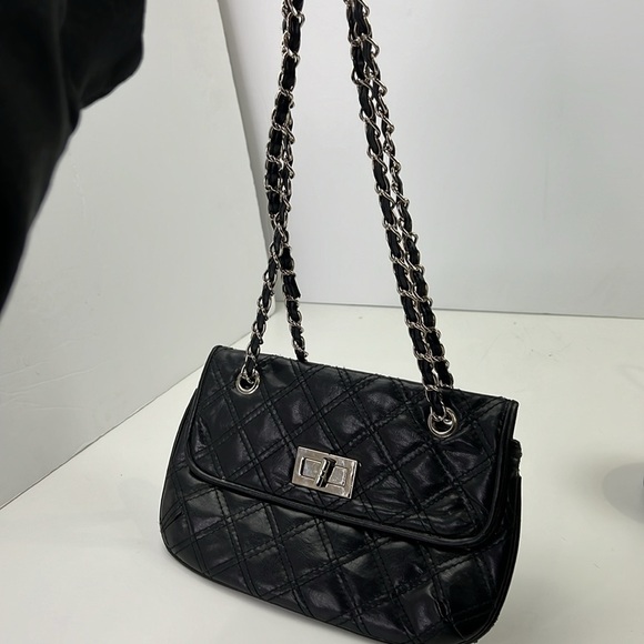 Classic Black Vegan Leather Quilted Crossbody Shoulder bag - Picture 5 of 9